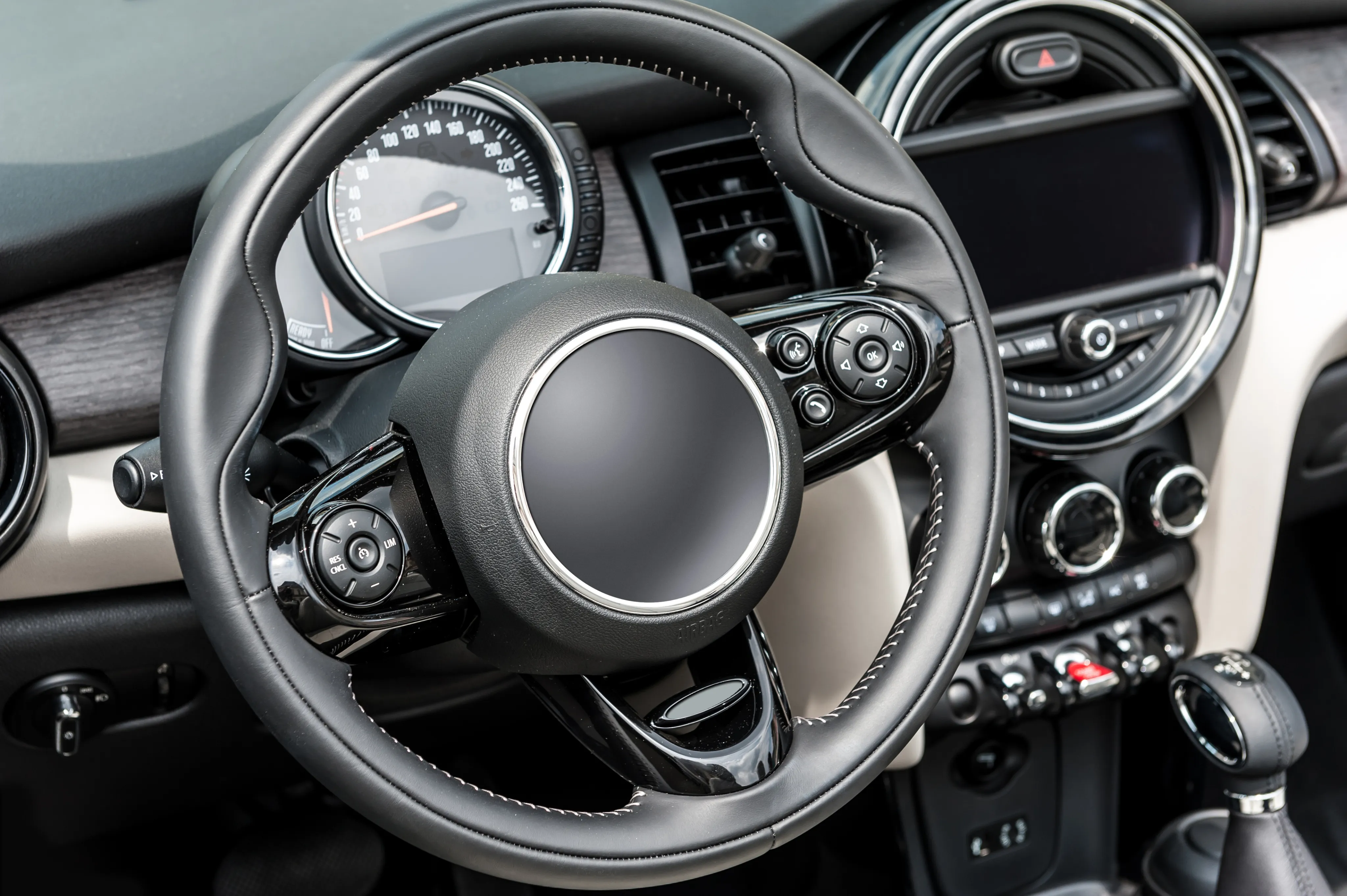 Accesorios de auto en Baleares | Carrocería interior de coche - Recambios Centro